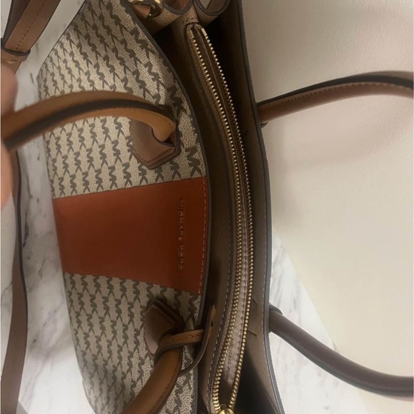 Michael Kors Logo Print Handbag - Picture 5 of 5